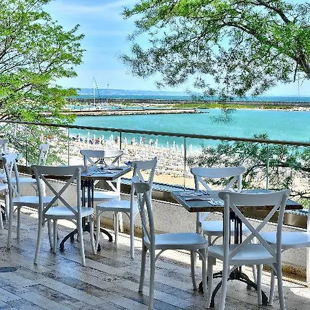 Grifid Encanto Hotel Warna